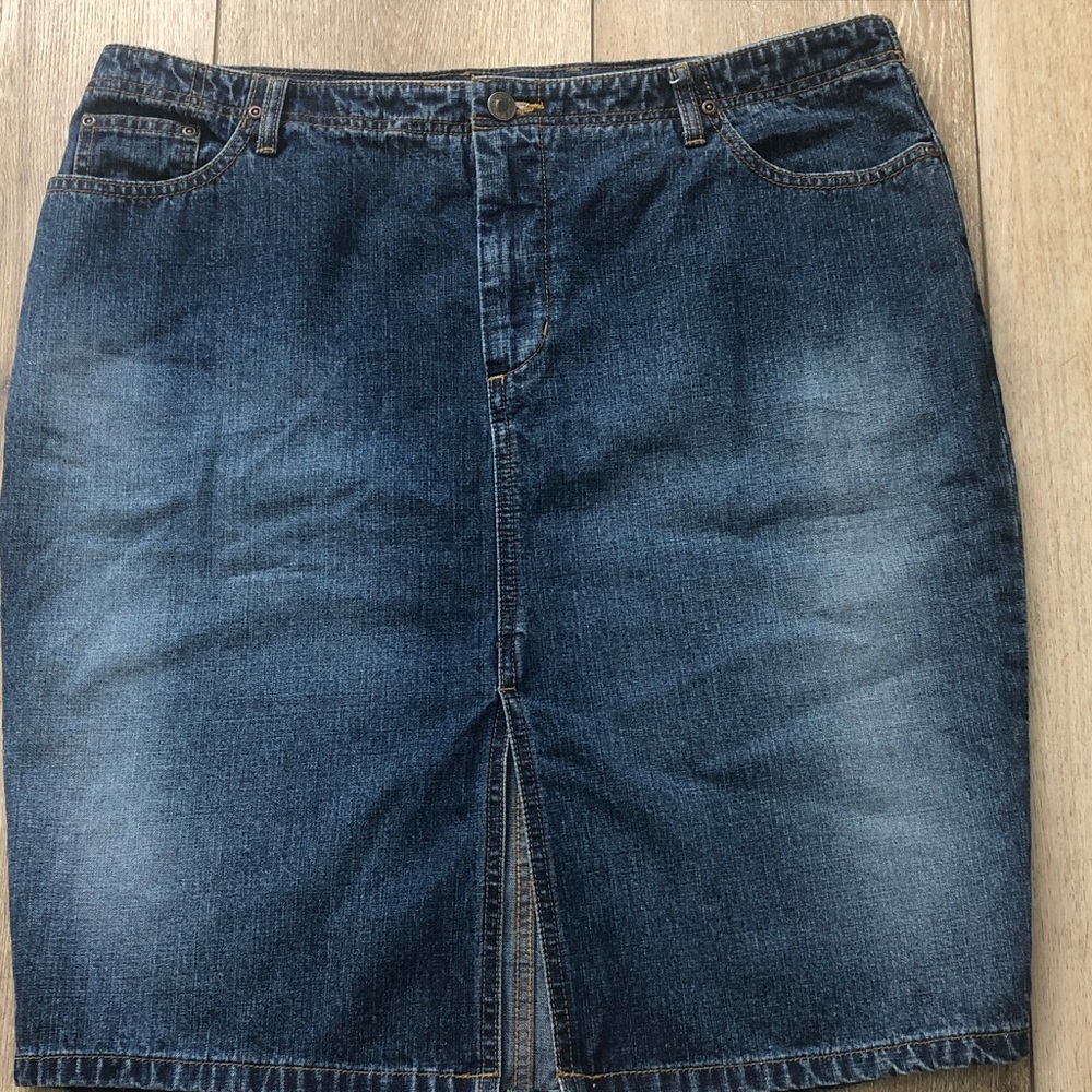 BP Bailey Point knee high pencil Skirt Size 16 Denim Blue Skirt was slit front